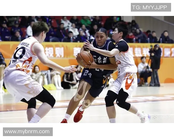 方硕如何在篮球赛场上展现个人魅力与团队协作精神的完美结合